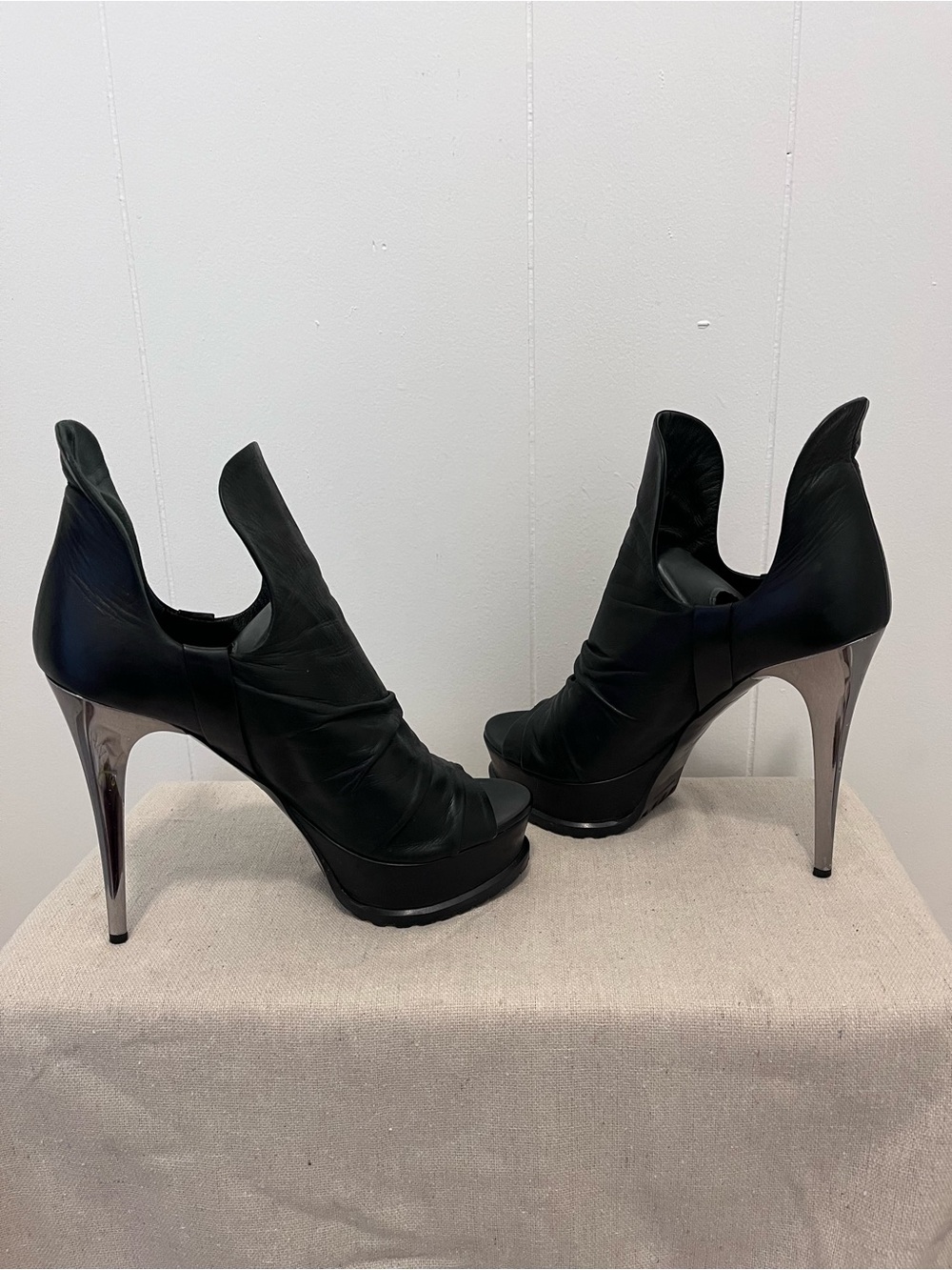 Vera Wang Lavender Peep Toe Stiletto Heels - Picture 6 of 9